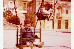 Nadia Mifsud. 1977, il-bandli ta' Wied il-Għajn.